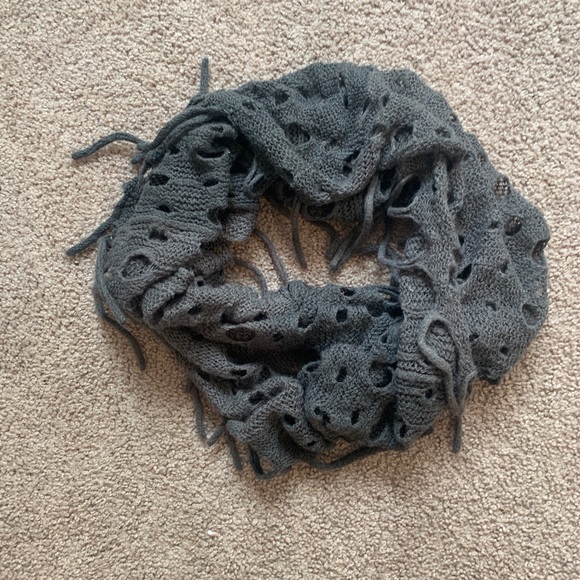 Accessories - Woman’s scarf